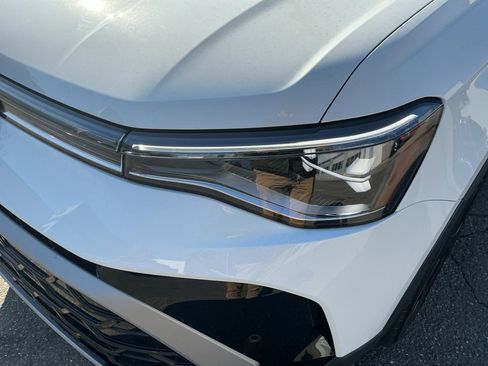 Certified 2025 Volkswagen Taos SEL w/ Black Wheel Plus Package image 30