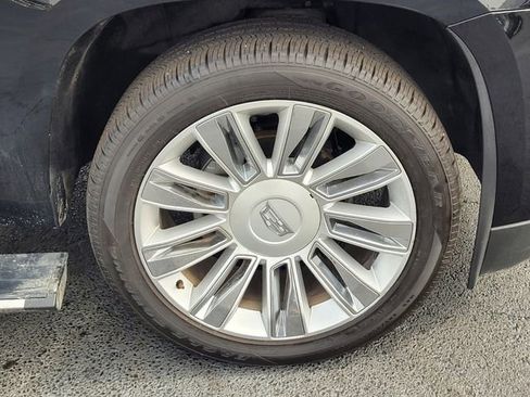 Used 2016 Cadillac Escalade Platinum image 18