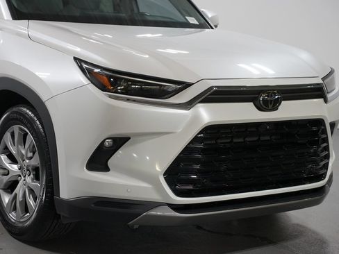 Certified 2024 Toyota Grand Highlander FWD image 4