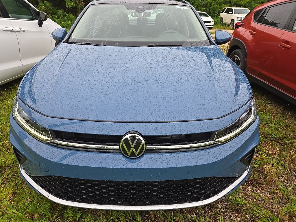 Used 2026 Volkswagen Jetta SE FWD image 2