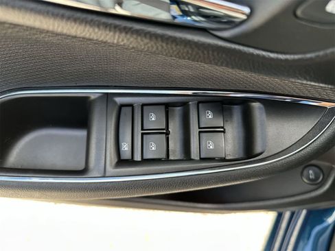 Used 2019 Chevrolet Cruze LT w/ Convenience Package image 7