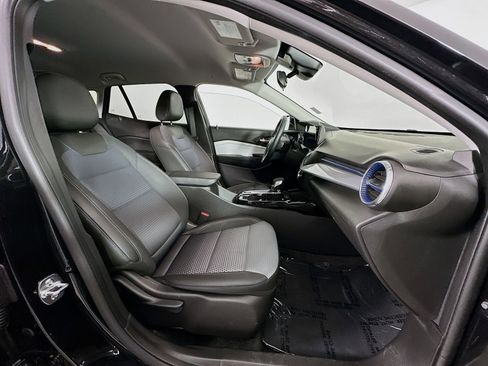 Used 2025 Chevrolet Trax LT w/ LT Convenience Package FWD image 28