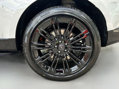 New 2025 Land Rover Range Rover SV image 38