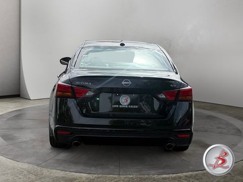 Used 2024 Nissan Altima 2.5 SV w/ SV Premium Package FWD image 6