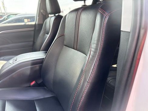 Used 2019 Toyota Highlander SE AWD/4WD image 14