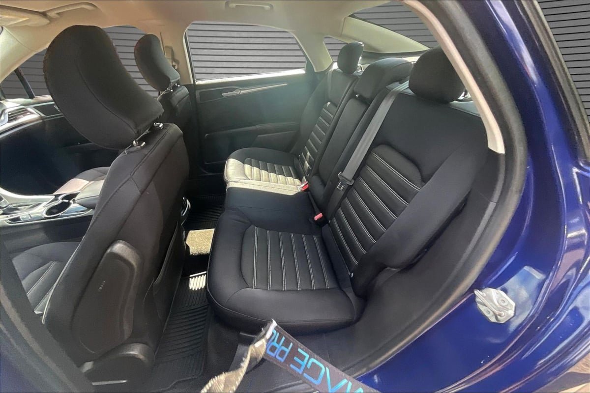 Used 2015 Ford Fusion SE FWD image 21