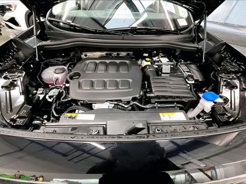 New 2026 Volkswagen Tiguan SE FWD image 11