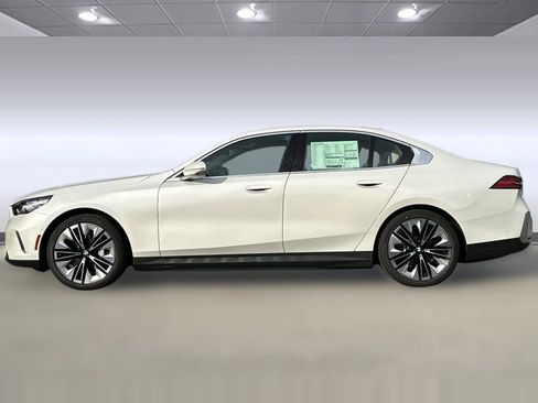 Used 2026 BMW i5 eDrive40 RWD image 2