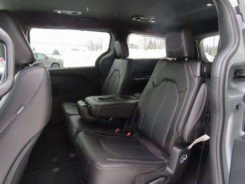 New 2026 Chrysler Pacifica Select image 20