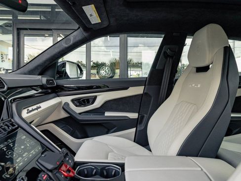 Used 2024 Lamborghini Urus S AWD/4WD image 33
