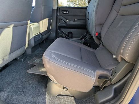 Used 2022 Nissan Frontier SV w/ Technology Package image 17