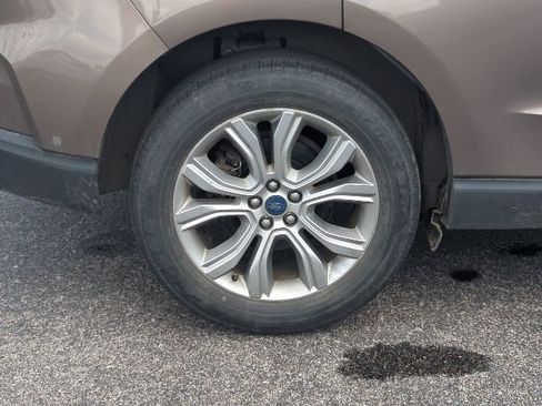 Used 2019 Ford Edge Titanium w/ Equipment Group 301A AWD/4WD image 14