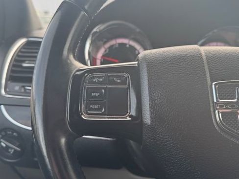 Used 2019 Dodge Grand Caravan SXT image 23