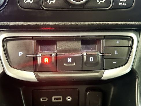 Used 2024 GMC Terrain SLE w/ Driver Convenience Package FWD image 14