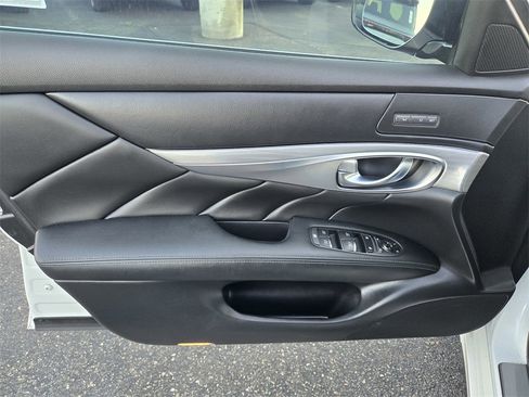 Used 2018 INFINITI Q70 L 3.7 image 16