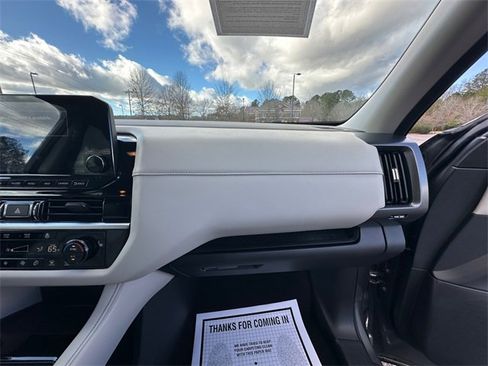 Used 2023 Nissan Pathfinder SL image 16