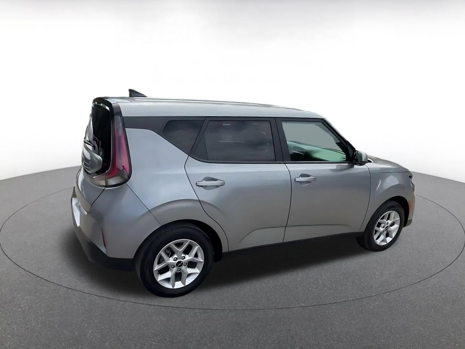 Used 2025 Kia Soul LX w/ LX Technology Package FWD image 14