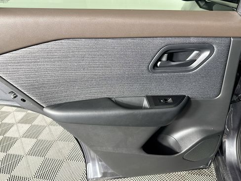 Used 2023 Nissan Rogue S image 25