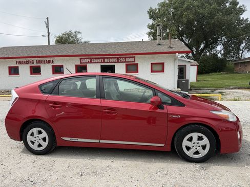 Used 2011 Toyota Prius Three FWD image 2