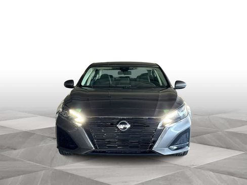 Used 2023 Nissan Altima 2.5 SV FWD image 3