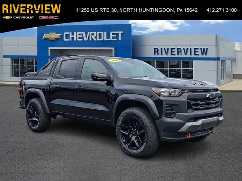 Used 2025 Chevrolet Colorado Trail Boss w/ Midnight Edition AWD/4WD image 1
