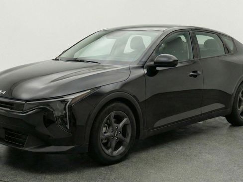 Used 2025 Kia K4 LXS image 3