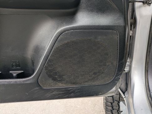 Used 2019 Toyota Tacoma TRD Off-Road AWD/4WD image 15
