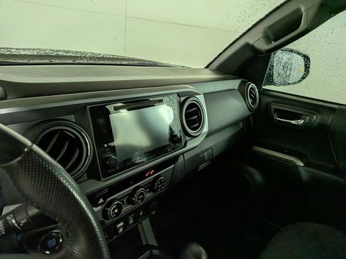 Used 2018 Toyota Tacoma TRD Off-Road w/ Technology Package AWD/4WD image 24