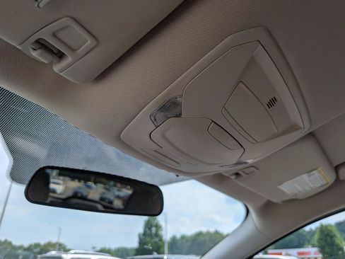 Used 2017 Ford Escape SE FWD image 25