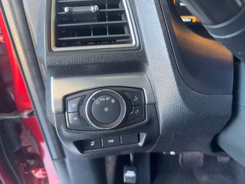 Used 2018 Ford Explorer XLT w/ Equipment Group 201A AWD/4WD image 38