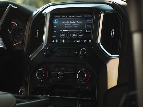 Used 2020 Chevrolet Silverado 1500 LT w/ All-Star Edition image 15