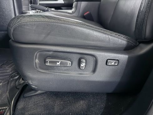 Used 2016 Toyota Land Cruiser image 20