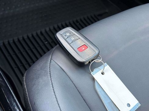 Certified 2022 Toyota Prius XLE image 23