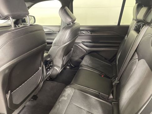 Used 2024 Jeep Grand Cherokee L Laredo image 38