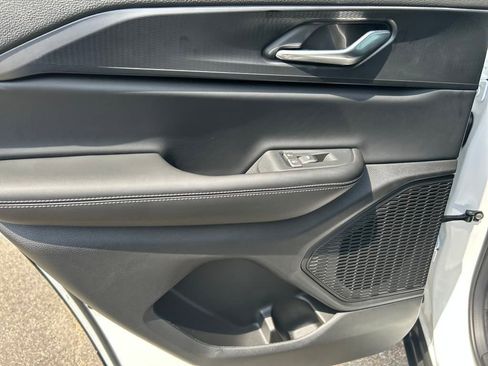 New 2025 Jeep Grand Cherokee Altitude image 22