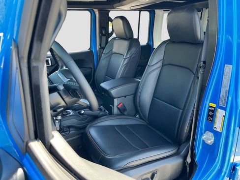 Certified 2025 Jeep Wrangler Sahara w/ Safety Group image 21