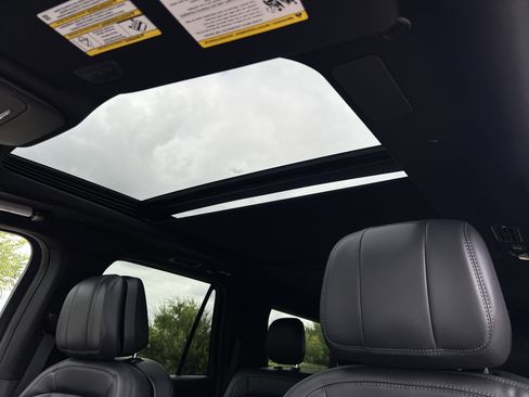 New 2025 Lincoln Navigator L Reserve w/ Jet Appearance Package image 24