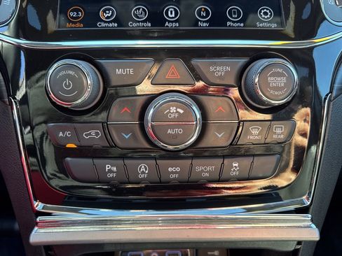 Used 2022 Jeep Grand Cherokee Laredo X image 15