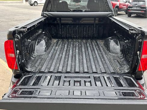 Used 2015 Chevrolet Colorado Z71 AWD/4WD image 21