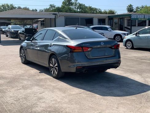 Used 2022 Nissan Altima 2.5 SV w/ SV Premium Package FWD image 5