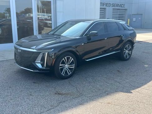 Certified 2024 Cadillac Lyriq Luxury AWD/4WD image 1
