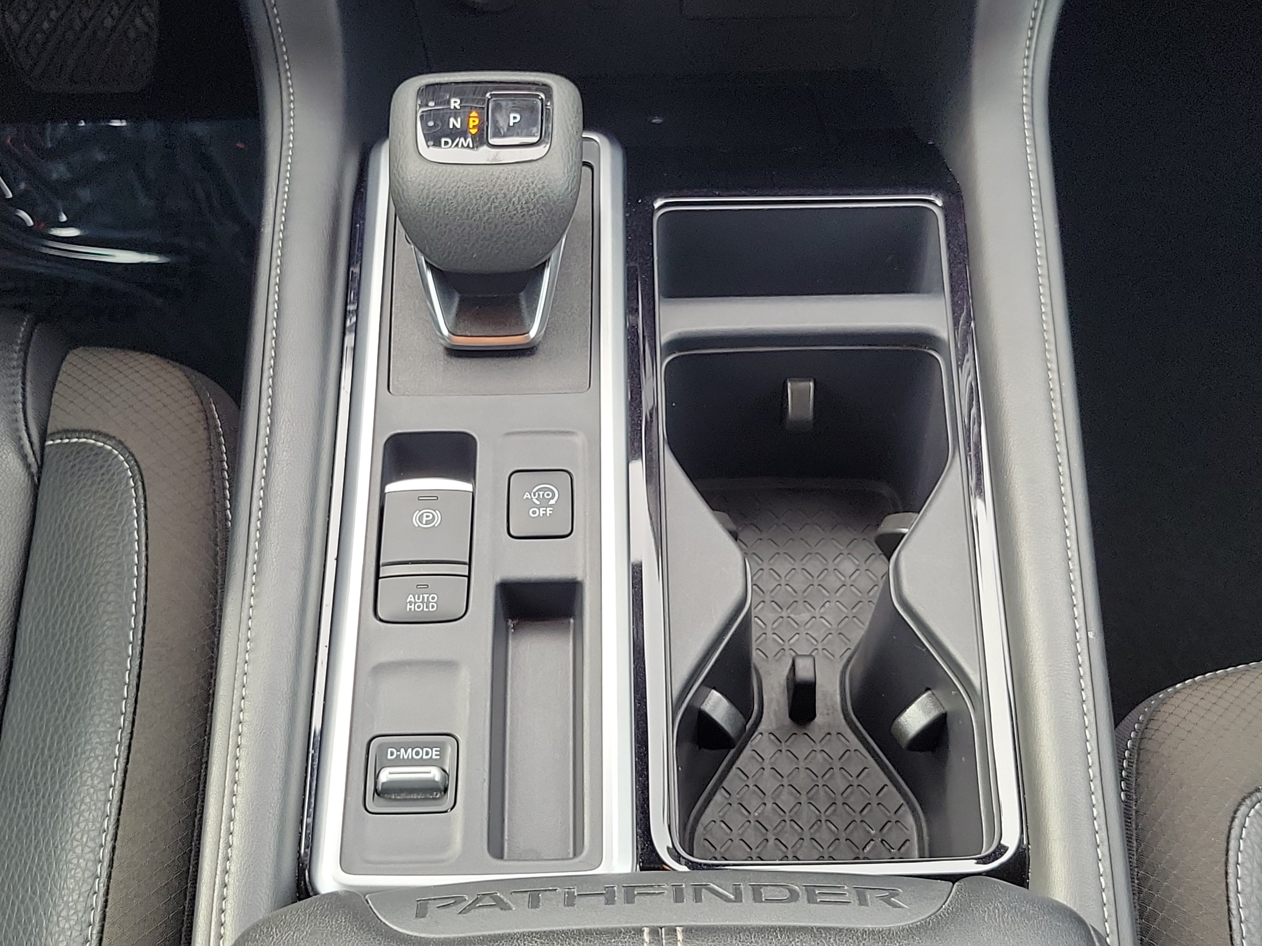 Used 2024 Nissan Pathfinder SL w/ Black Appearance Package FWD image 26