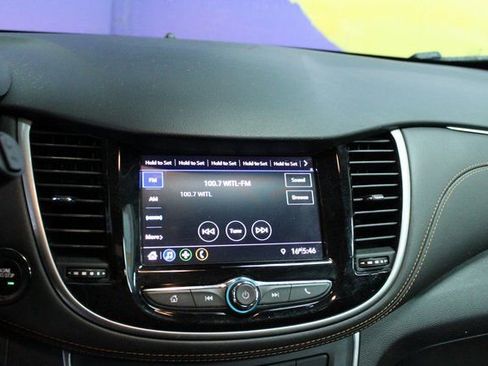 Used 2022 Chevrolet Trax LT w/ LT Convenience Package image 15