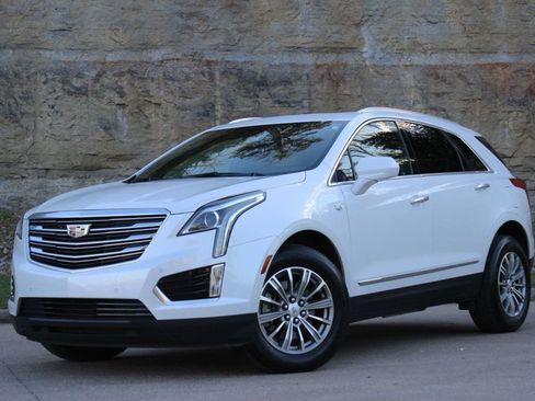 Used 2017 Cadillac XT5 Luxury w/ Driver Awareness Package image 4