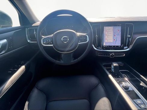 Used 2024 Volvo V60 B5 Cross Country Plus image 5