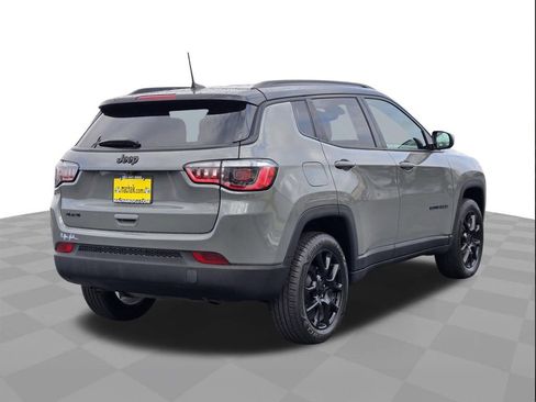 Used 2023 Jeep Compass Altitude image 4