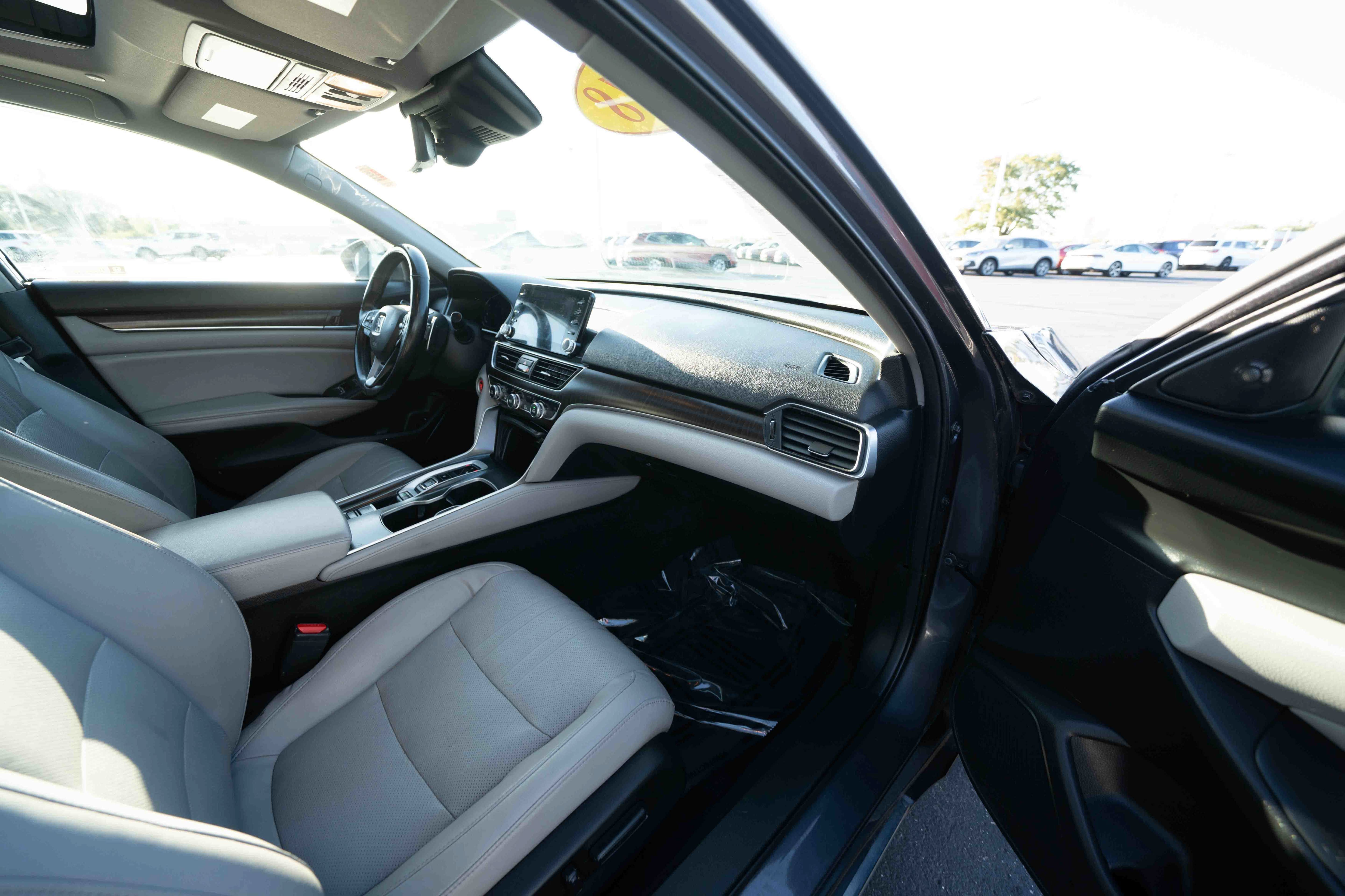 Used 2018 Honda Accord EX-L image 25