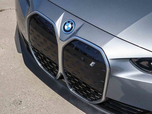 Used 2023 BMW i4 eDrive40 image 9