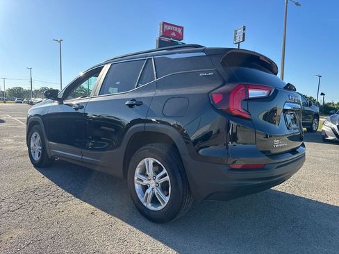 Used 2023 GMC Terrain SLE w/ Driver Convenience Package FWD image 4