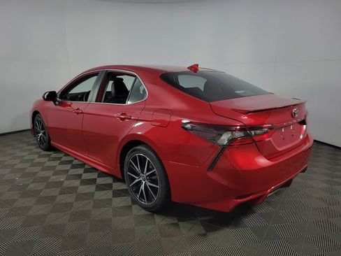 Used 2023 Toyota Camry SE image 6
